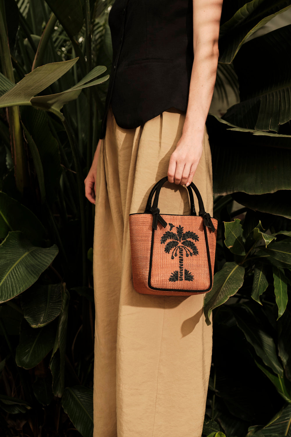 PALMIRA WALNUT